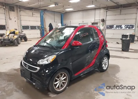 2015 Smart Fortwo Electric Drive Passion из США, поврежденный, VIN WMEEJ9AAXFK824424